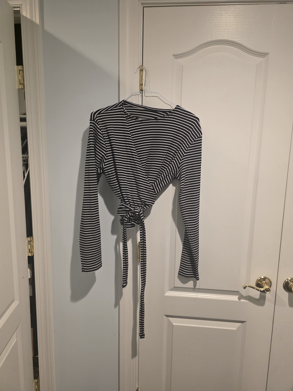 Source Unknown Black & White Striped Tie-Waist Long Sleeve Top